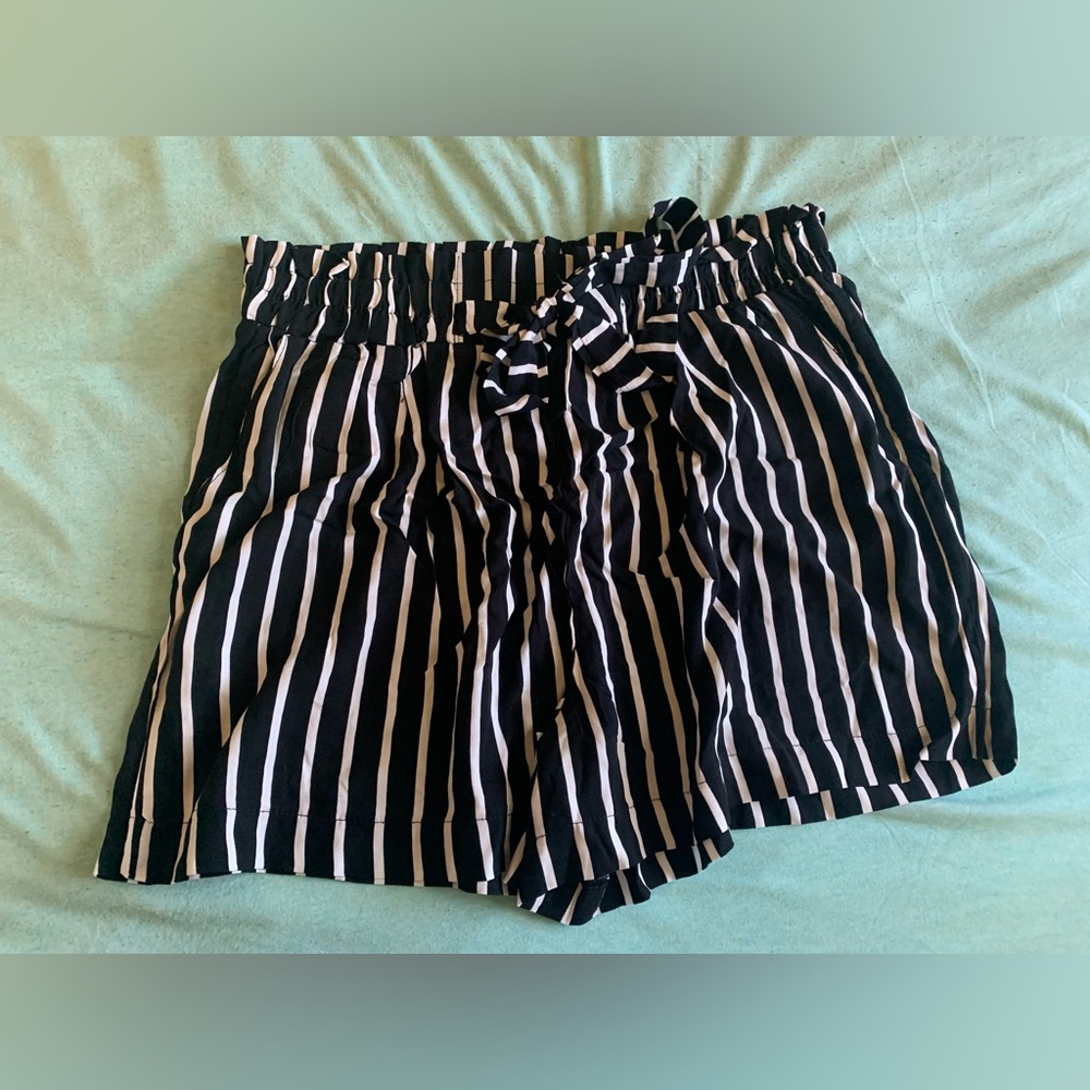 rue21 Black and White Striped Tie Front Shorts